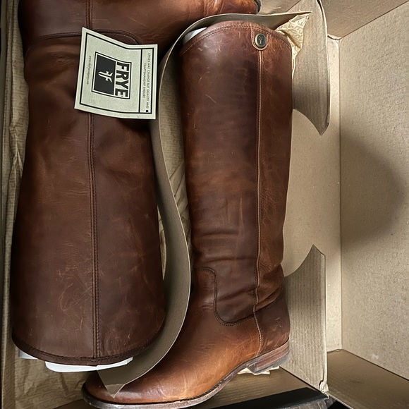 Frye Melissa Button 2 wide calve boots-like new - Picture 1 of 2